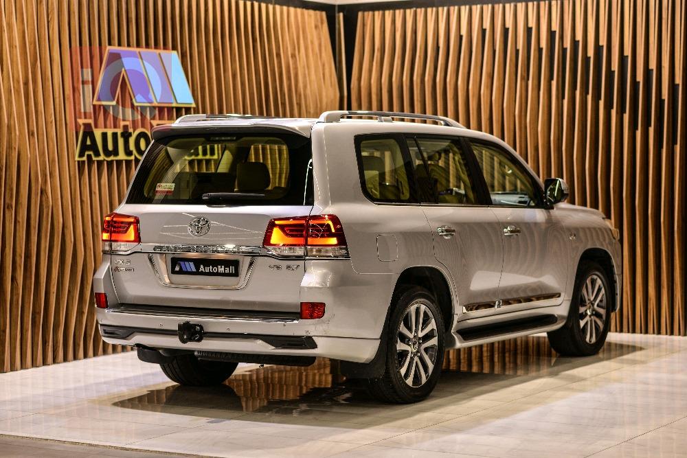 تۆیۆتا لاند کروزەر